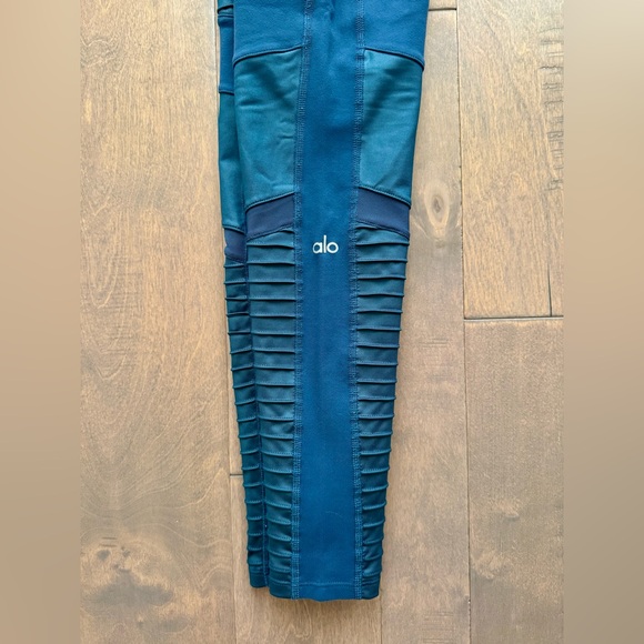 Alo Yoga High-Waist Moto Leggings - Picture 7 of 16